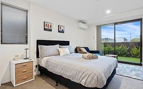 Central Chch Studio Modern, Quiet & Private
